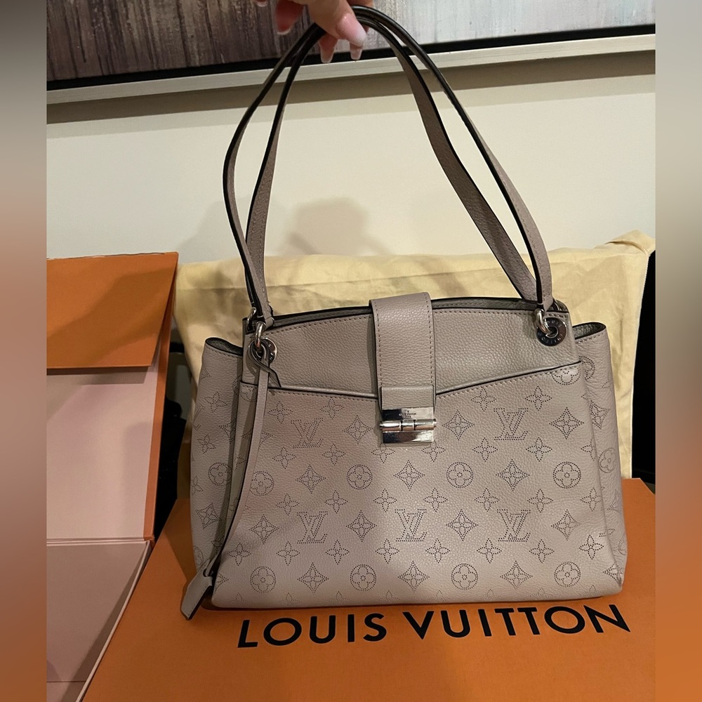 Louis Vuitton beige monogram Marina Serves bag!